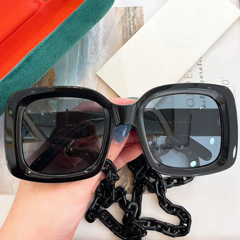 

Womens Square Frame Sunglasses 2407S Large Plate Square Design Fashion Classic Designer Mens Sun glasses Spring Travel Vacation UV400 Goggles Strap Black Chain