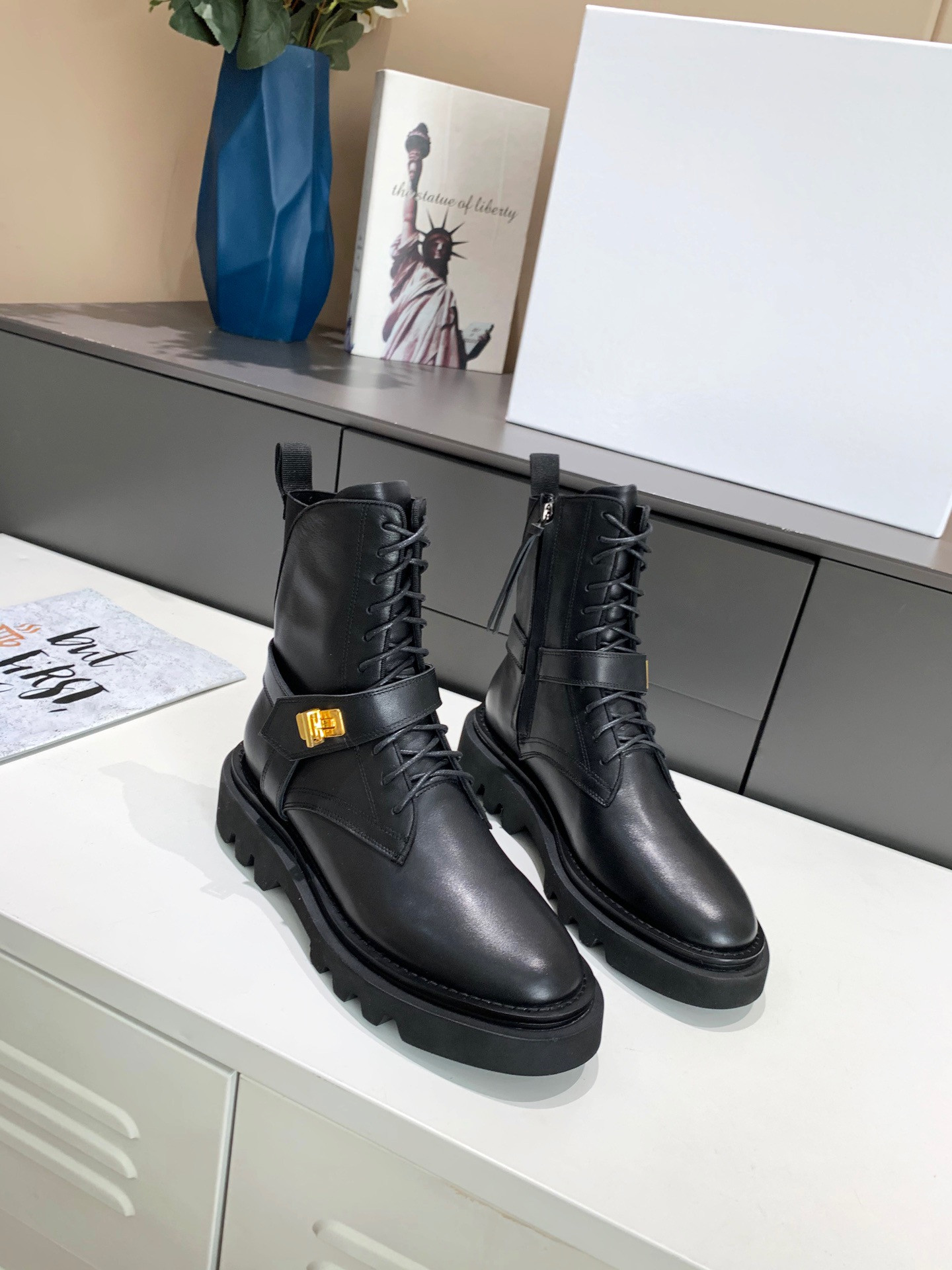

2021 European and American British style side zipper boots women's thick-soled mid-tube boot lace-up locomotive fashion combat booties size 35-41, Black