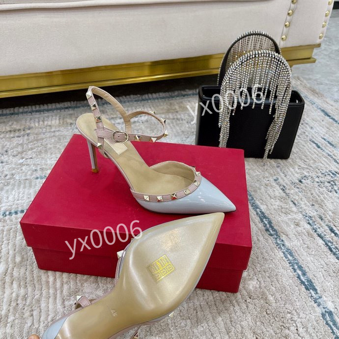 

Sole Horsebit 35-42 Loafer Shoes Embroidery Bee Slip On Platfrom Sneakers Lady Leather White Black Comfort yh211206, Choose the color