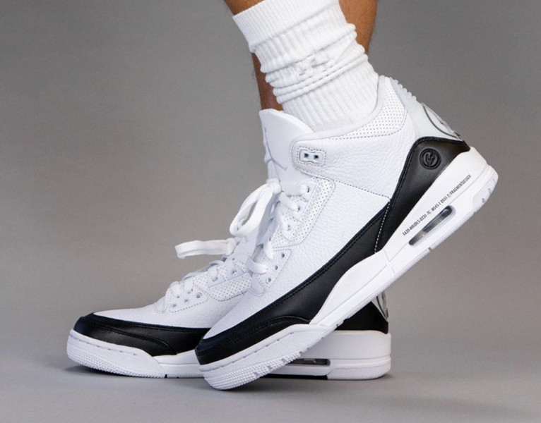 

FRAGMENT DESIGN x JUMPMAN 3 RETRO WHITE BLACK-WHITE Basketball Shoe Outdoor Sneakers Sports Trainers With Original Box Accessories Fast Delivery