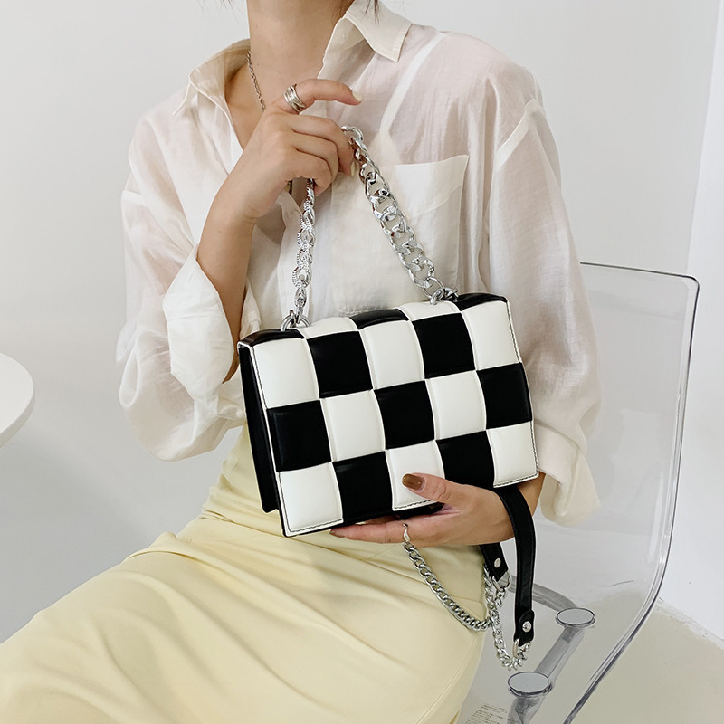 Portable Female 2021 New Fashion Messenger Pillow Cassette Woven Small Square Versatile Shoulder Bag