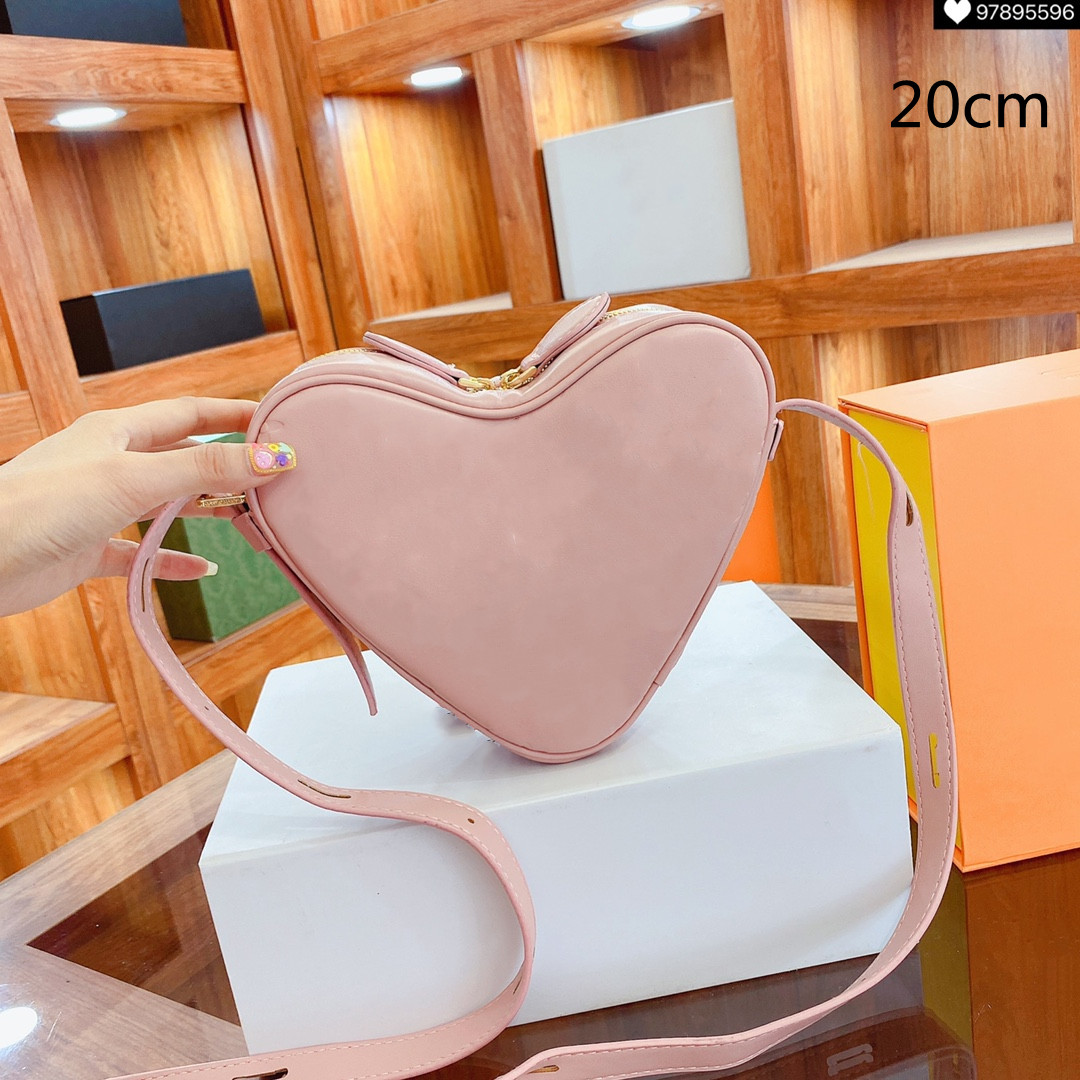 

2021 Luxury Women Pink Heart Purses Designers Mini Hearts Crossbody Lady Shoulder Bags with Embossed Flowers High Quality L21071503, This price option is not for sale.