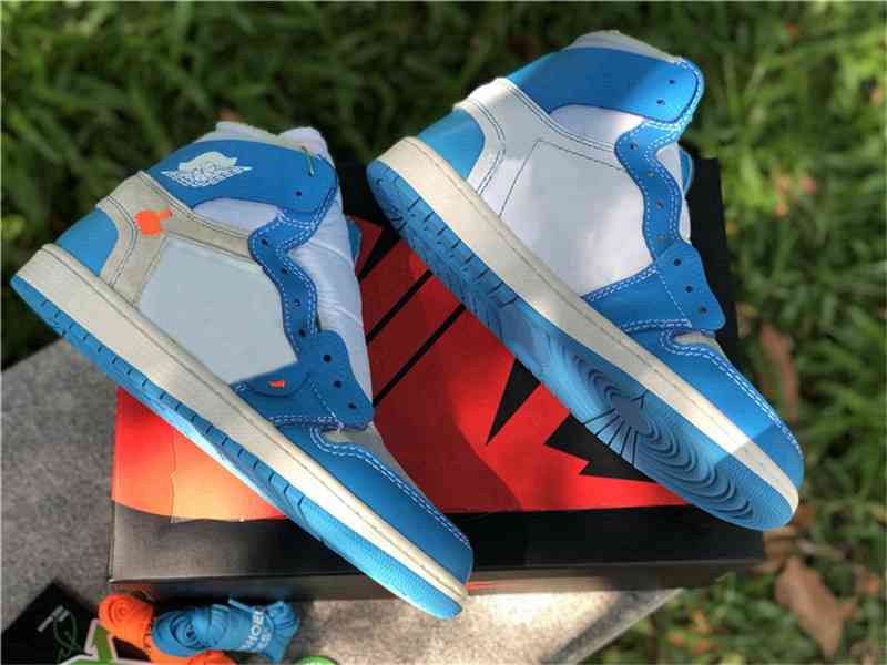 

2021 Hottest Off Authentic 1 High UNC Athletic Shoes Men Women White Powder University Blue Dark Cone Black Red Chicago With Box Sneakers