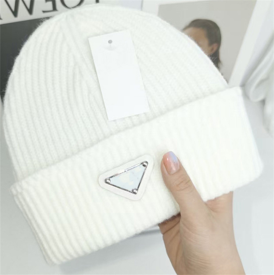 

Luxury Knitted Hat Designer Beanie Cap Mens Fitted Hats Unisex Cashmere Letters Casual Skull Caps Outdoor Fashion High Quality 15 Colors, Red