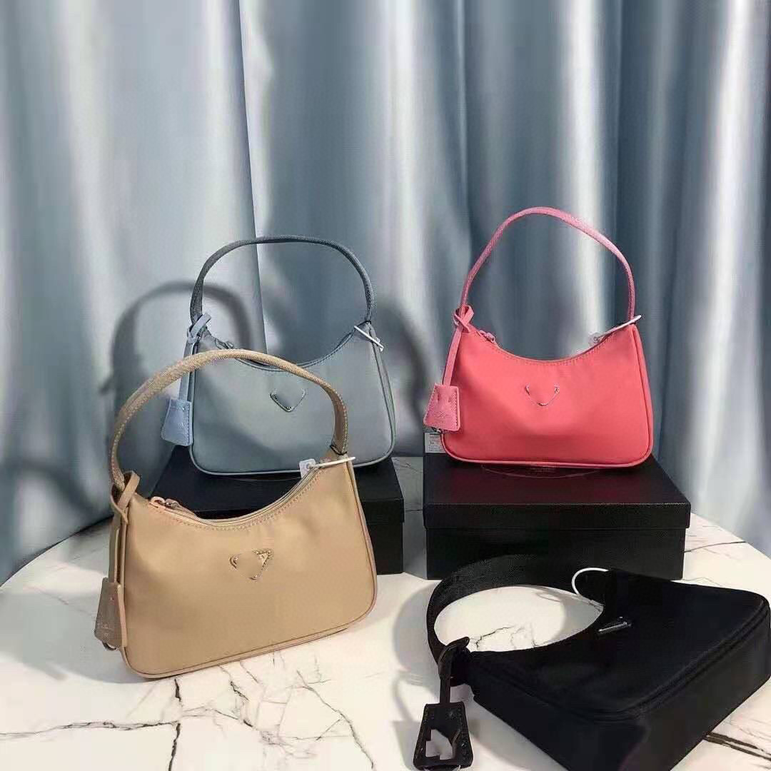 

P family's new hobo underarm nylon canvas mesh red kendou same three in one PRA messenger single shoulder bag