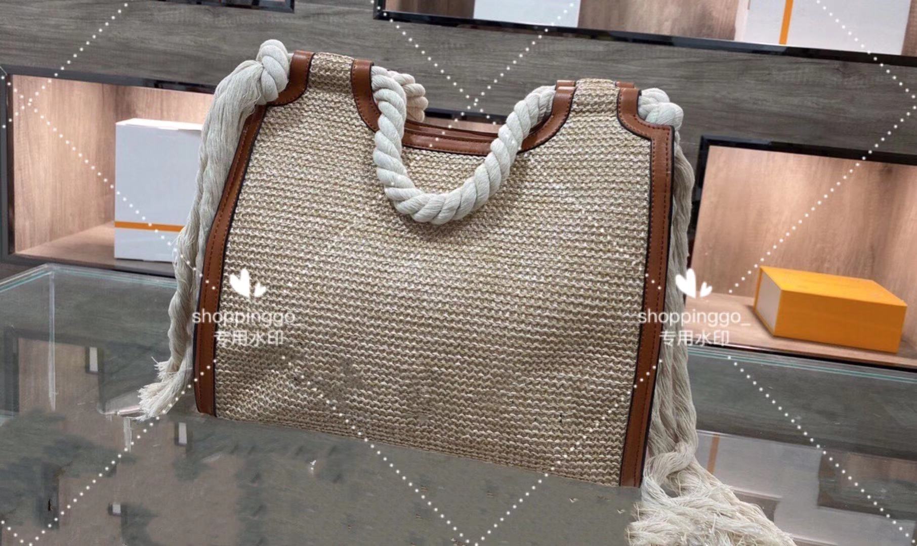 

2021 high-quality woven hand bag with classic, elegant and versatile metallic texture is a must-have shoulder bags for all seasons
