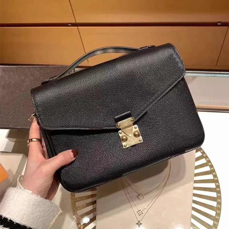 

Designers luxurys crossbody bag Women handbag messenger bags oxidizing leather METIS shoulder bags crossbody tote bag M40780, Red;black