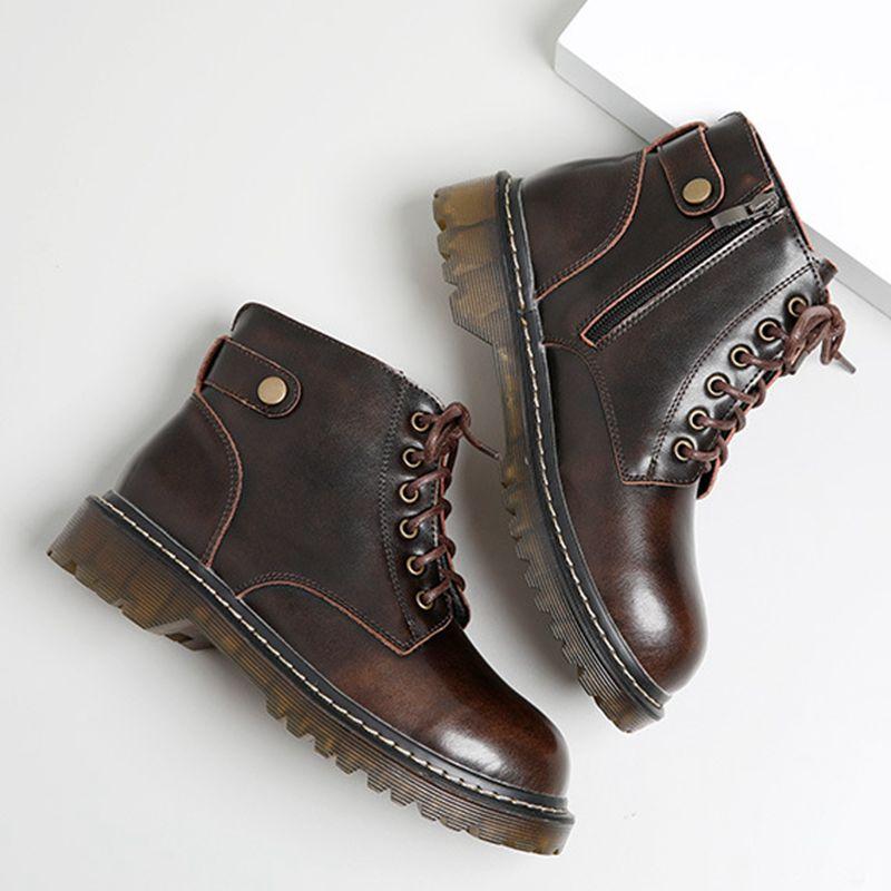 Bottes 2021 Équitation à semelles épaisses Spring Féminin et Automne Style britannique Sous marée blanche courte sauvage