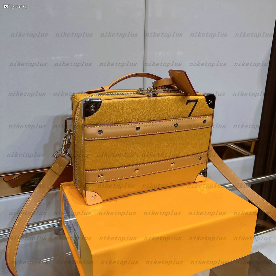 

HANDLE SOFT TRUNK Bag Yellow 7 Silver XNBA Box Mens Designer Messenger Black Embossed Monograms Shoulder Handbag Designers Luxurys Cross body Purse M45785 M59669, No bag