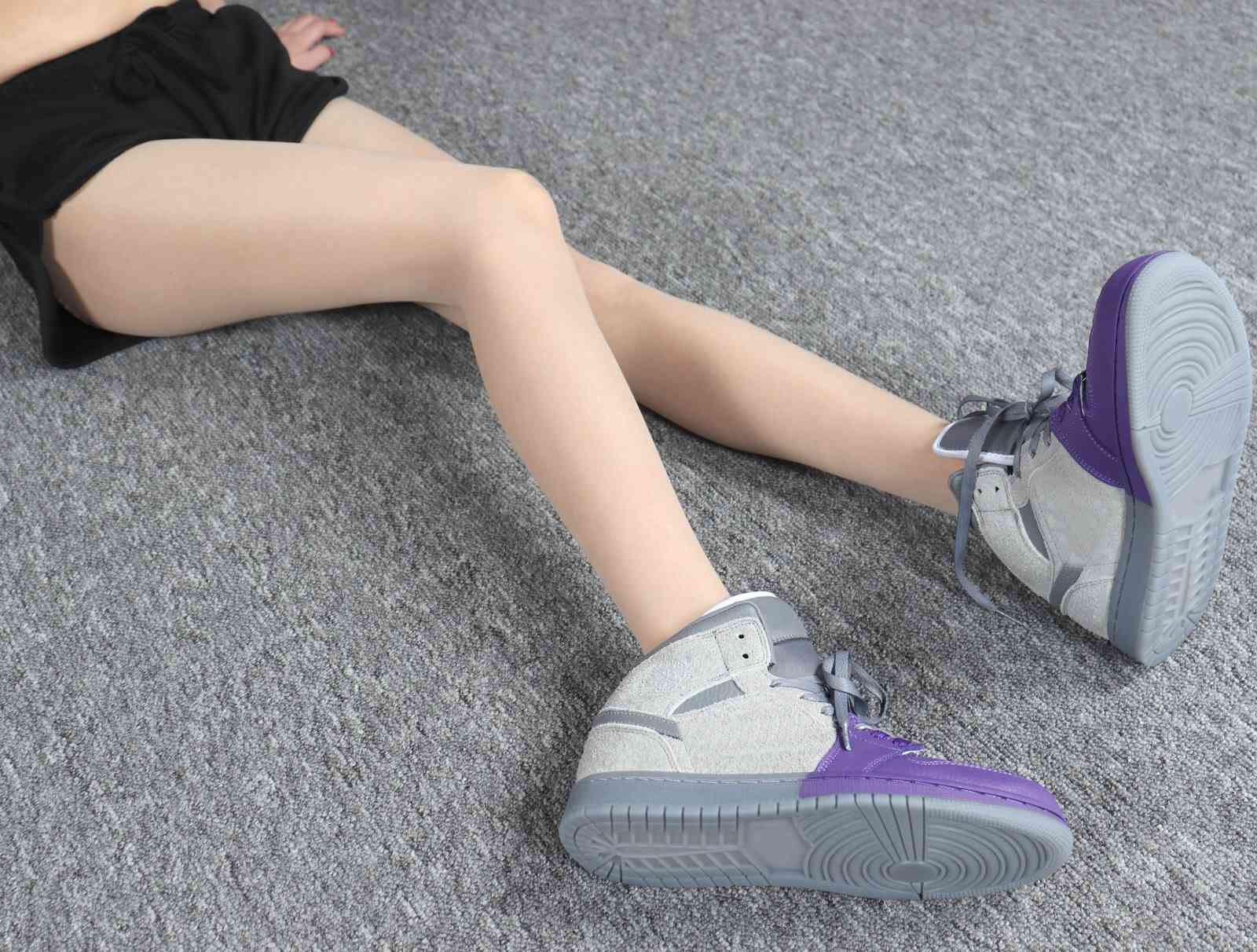 

Shoes Jumpman 1 Mid Sheila Rashid MEDIUM COOL GREY COURT big gym schoenen