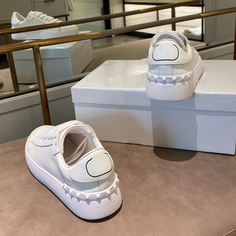 

Fashion classic style Rivet Flat Casual Shoes White Black Red Men Women First layer cowhide Breathable Shoe Open Low Mens sports skate Sneakers