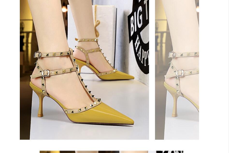 

2021 New transparent Korean fashion outside wear summer cool slippers crystal with high heels hollow open toe transparent rhinestone female slippers, White