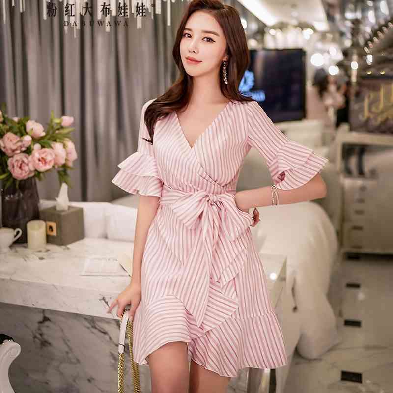 

Dabuwawa Summer Pink Plaid Mini Dress Women Ladies Sweet Bow Flare Sleeve Asymmetrical Dress V-Neck School Short Dress DO1BDR057 210520