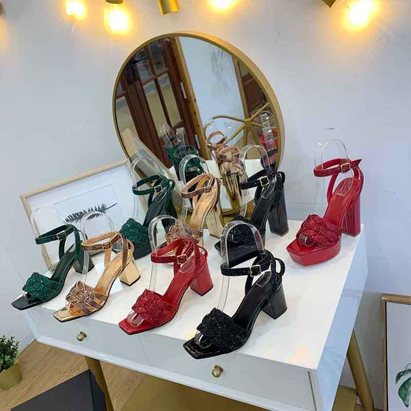 

2021 Patent Custom made High quality suede inside Sandal luxury designer metal strip Thrill Heel Pumps Women Tribute Leather Sandals for fem, Black
