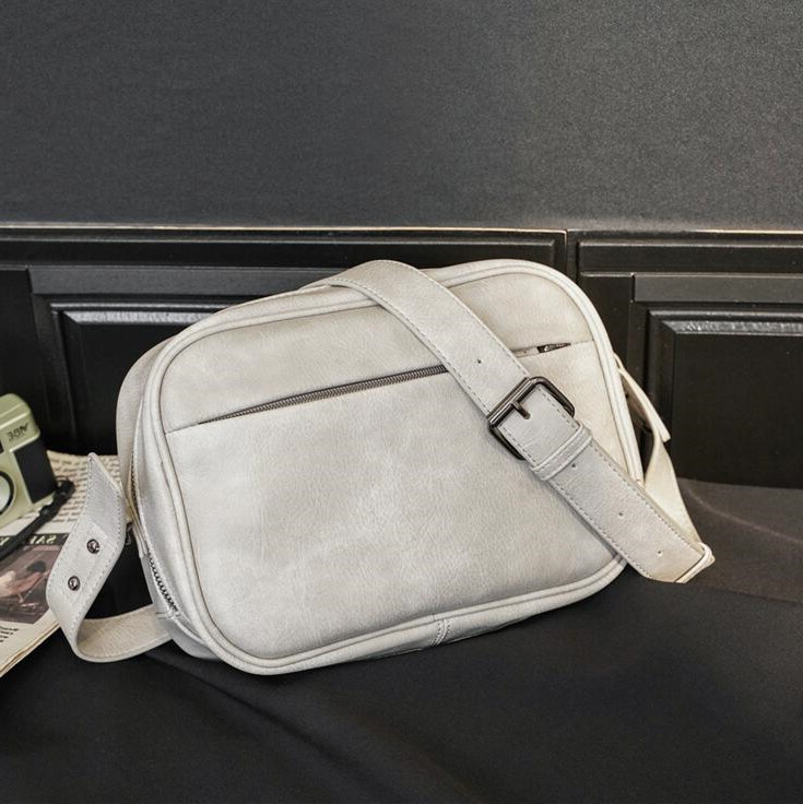 

Factory wholesale men handbag Simple Joker leather shoulder bags Street trends Summer white mens messenger bagss Outdoor leisure leathers handbags