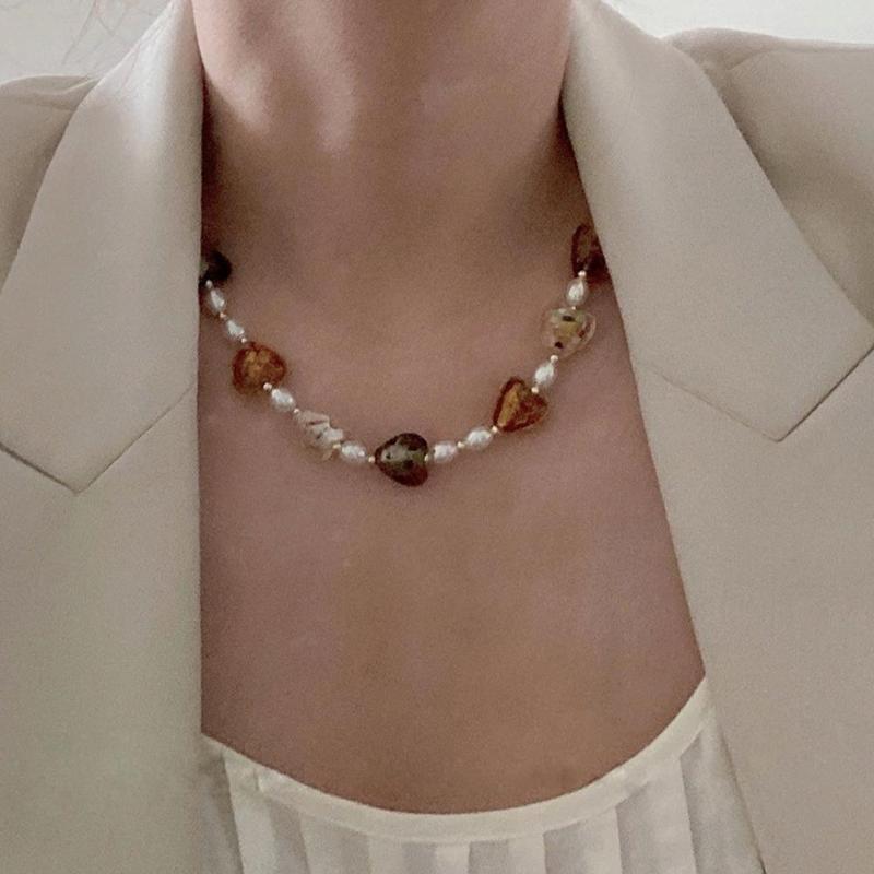 

Chokers Love Heart Colored Glaze Pearl Necklace Vintage Fashion Warm Color Glass Bone Chain Choker Women Irregular Jewelry