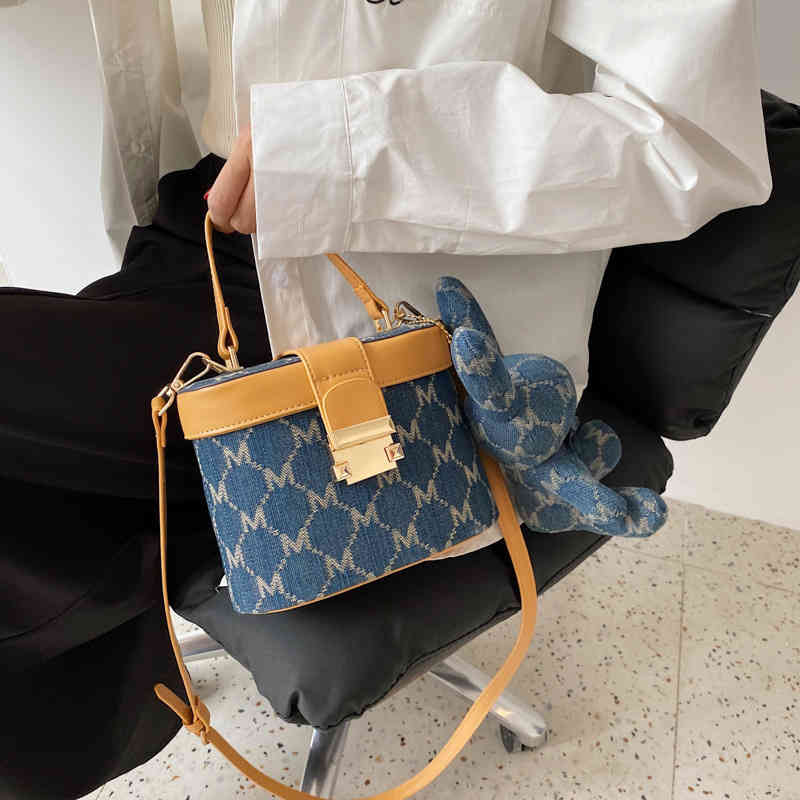 

Backpack Portable Bag Female 2021 Fashion Korean Version Single Shoulder Messenger Bucket Pendant Shot, Black;red