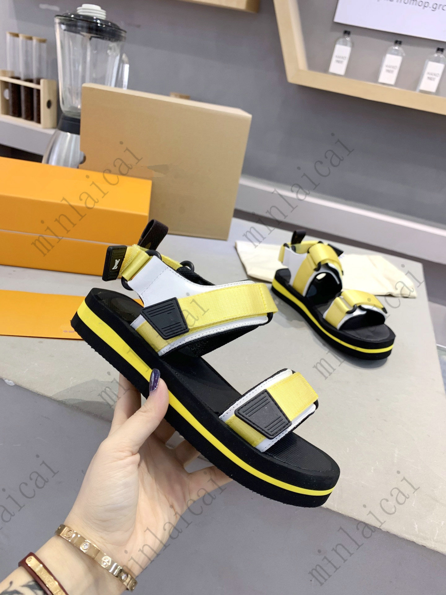 

Arcade Flat Sandal velcro straps bicolor micro outsole Pink/Black/Blue/Orange/Blue Luxurys Designer Sandals