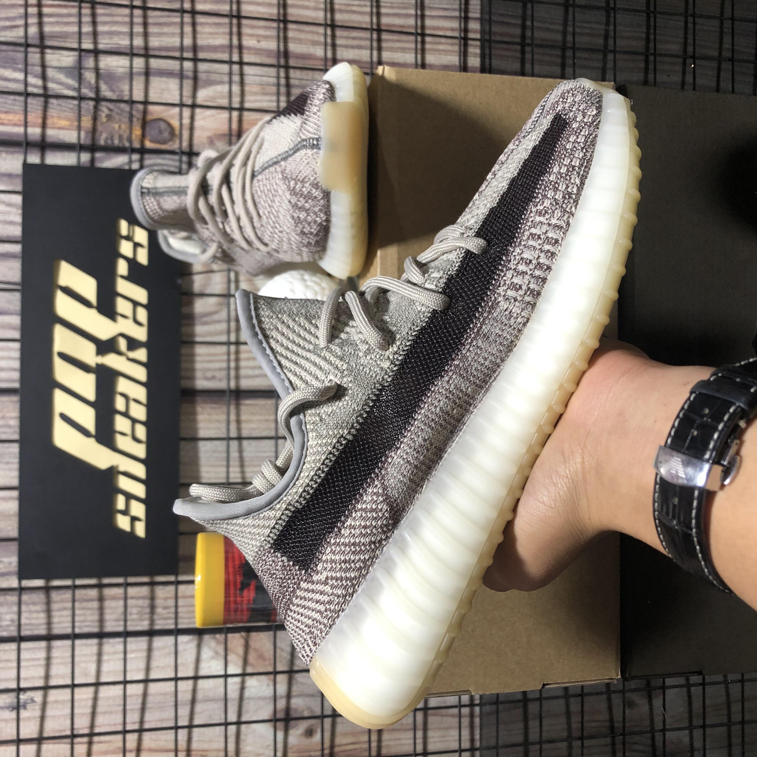 

Top Quality New Kanye V2 Men Women Running Shoes Cinder Tail Light Black White Static 3M Reflective Zebra Oreo Bred Designer Outdoor Sneakers With Box For Free, Customize