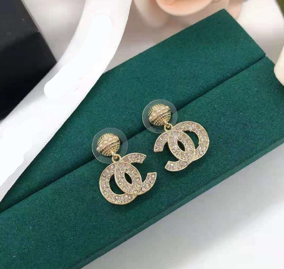

2021 older Pearl Chain brass 925 silver needle European and American plated 14K Earrings, Golden
