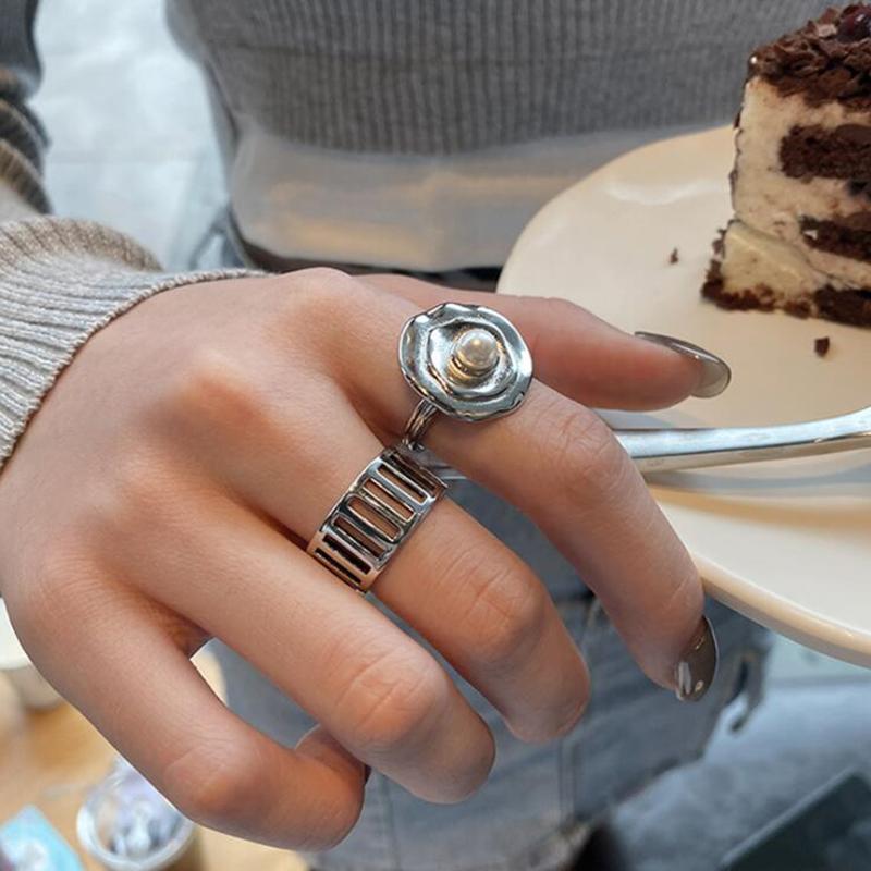 

Wedding Rings 2021 Silver Plated Wide Trendy Elegant Vintage Couples Handmade Pearl Hollow Geometric Punk Party Jewelry Girl Gift