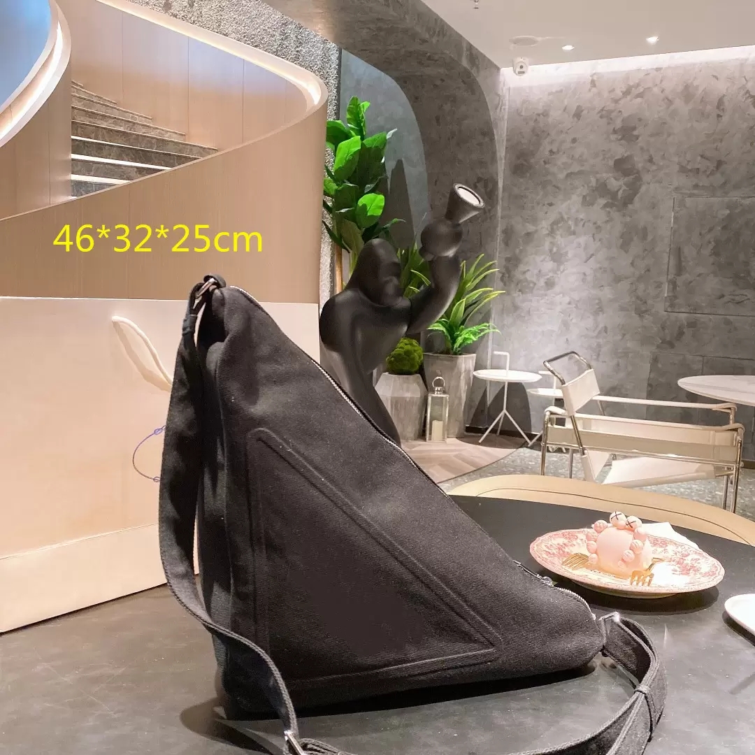 

2021 Luxury Triangle Crossbody Shoulder Bags Designers Women Totes Cross Body Medium Size Large Capacity High Quality 5 Colors, Blue
