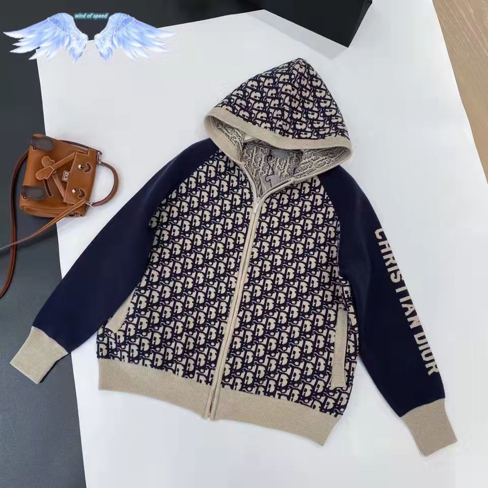 Version haute originale pleine de lettres jacquard tricoté cardigan à capuche avec un tempérament en vrac
