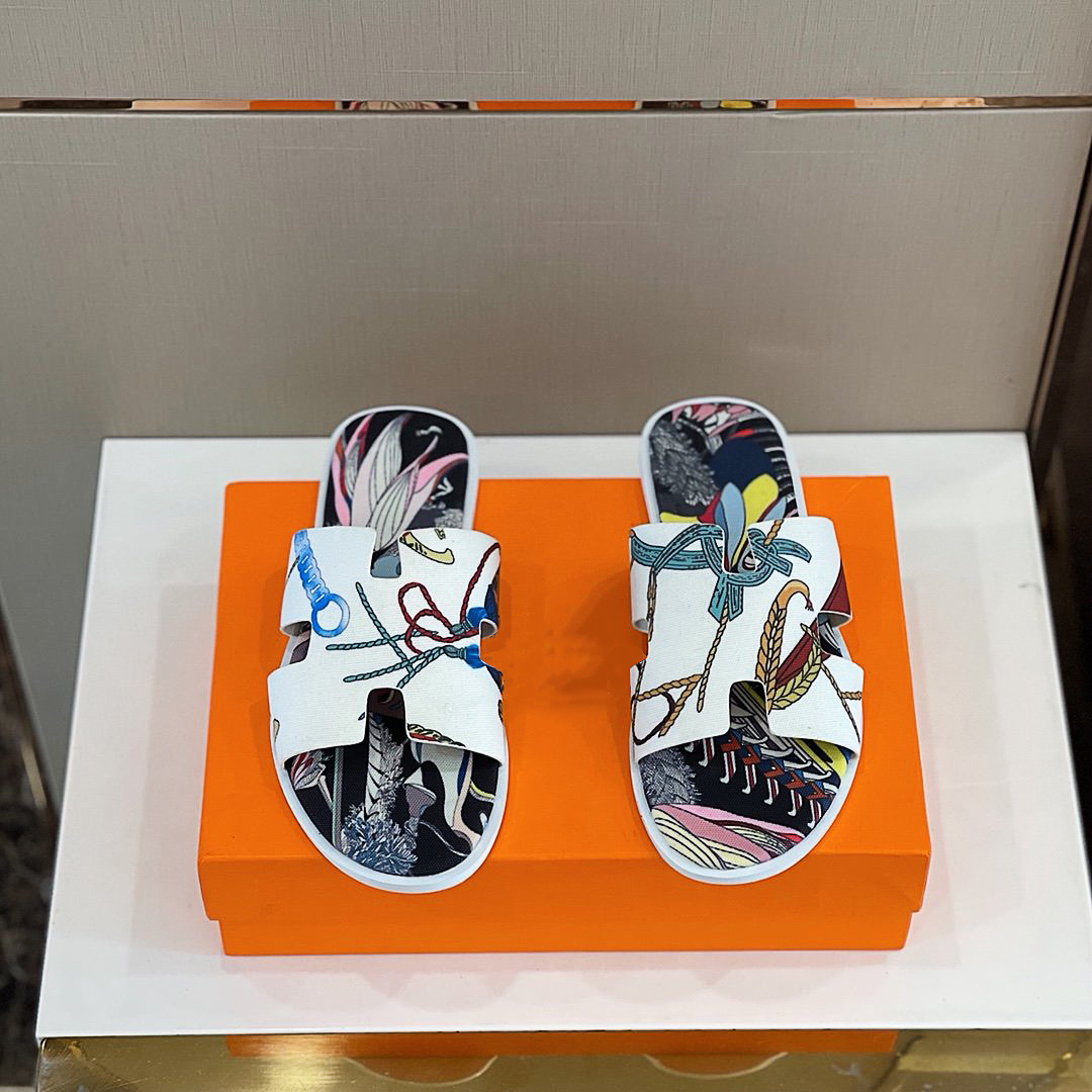 

high quality Fashionable wide summer sandals brand flat comfortable men's slippers are size38-45with box, As pictuer 6