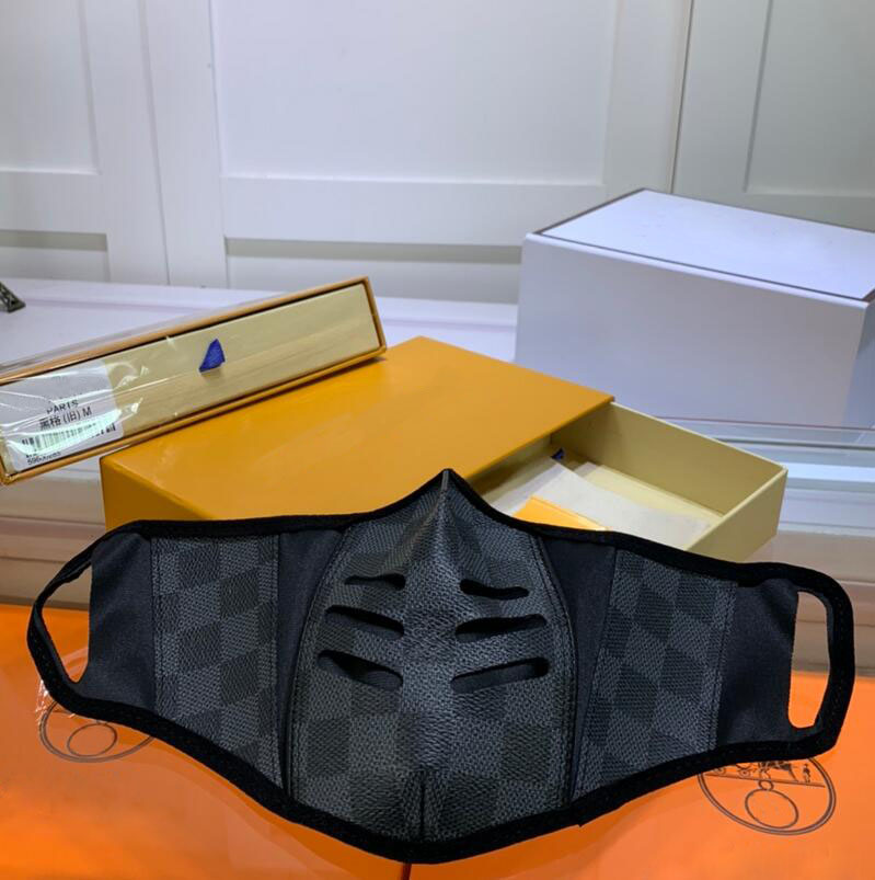 

More Than 20Styles Wholesale Unisex Men Women Couples Party Mask Reusable Washable Letters Print Half Face Mouth Cover Breathe PU Leather Cotton Cloth L & V Masks