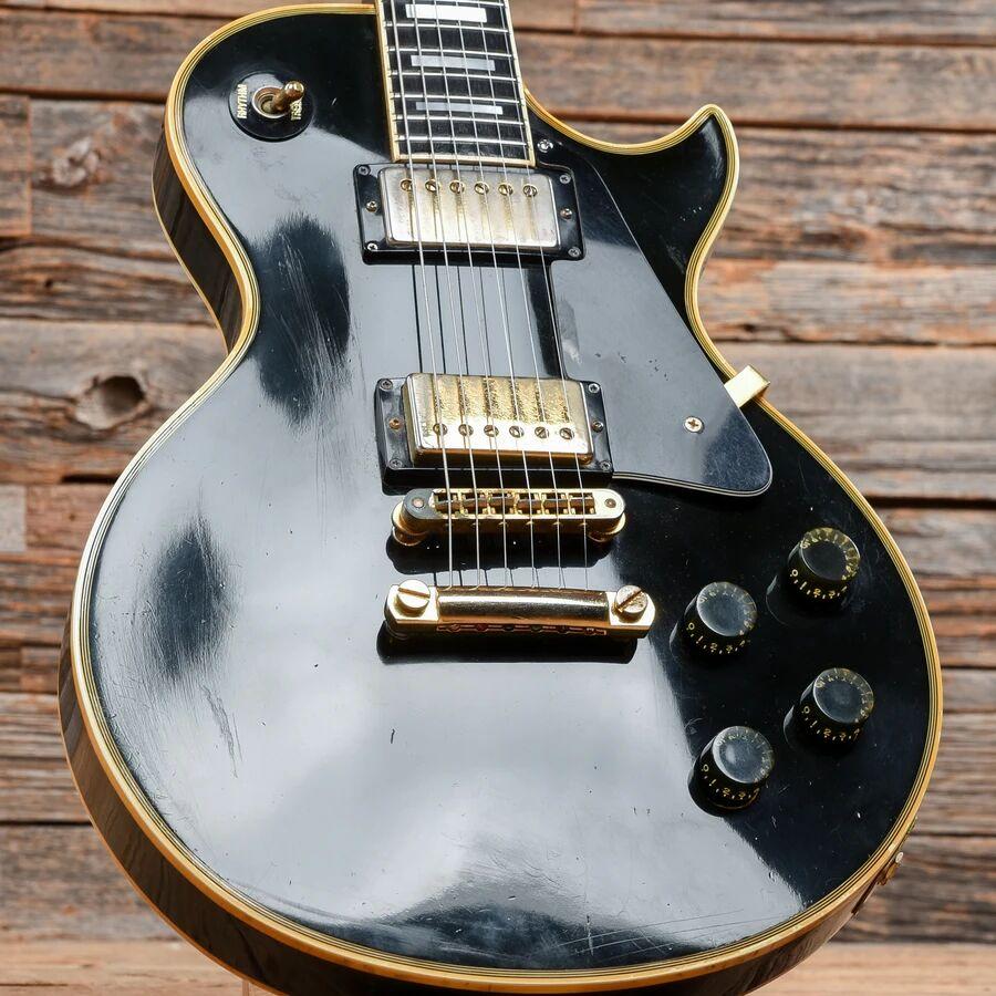

Aged Electric Guitar, Full Nitro finish, Relic black custom LP