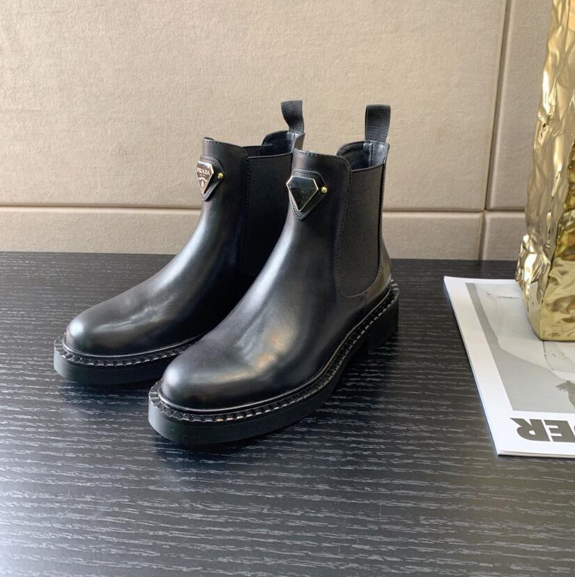 

Designer Triangle Logo Women Martin Boots British Leather Female Chelsea Short Boots Classic Brand Ladies Flat-Bottom Thick-Bottom Smoke Boot Low-heel Ankle Shoes