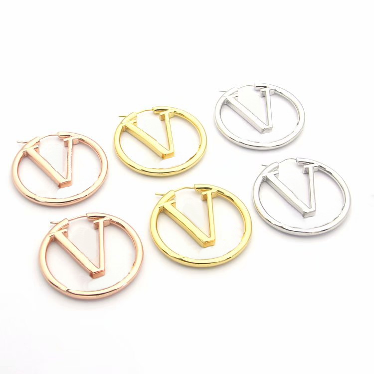 

Stud Earrings Europe America Fashion Style Lady Women Gold/Silver-Colour Hardware Engraved V Initials Hollow Out Hooped M64288