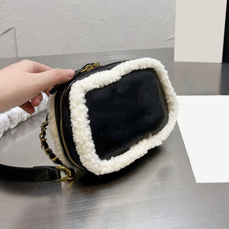 

Classic Camera Furry Bags Brown/Coffee/White 3 Colors 2021 Autumn Winter Famous Luxury Designer Outdoor Sacoche Large Capacity Clutch 18*12, Khaki
