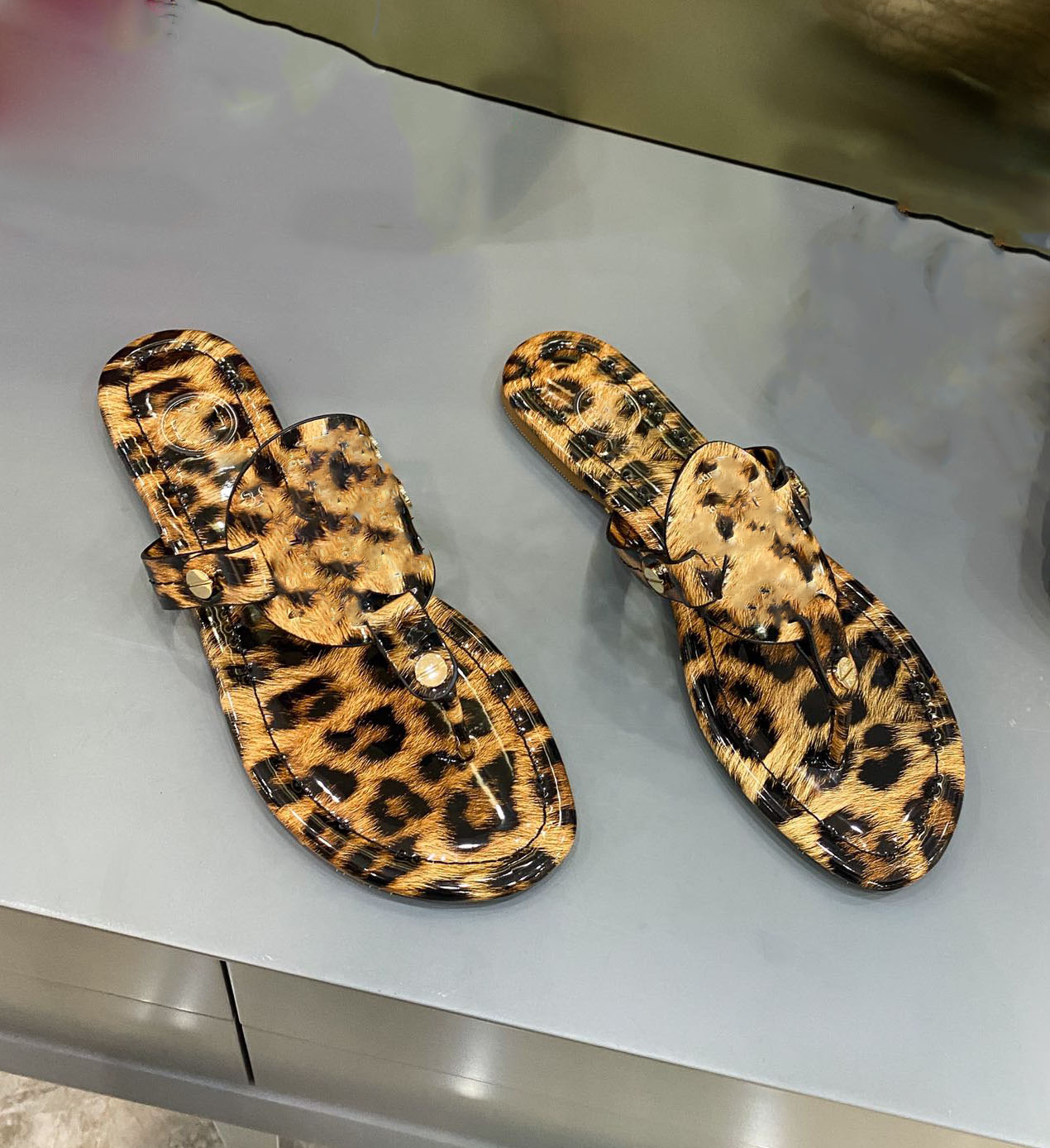 

2021 High Quality Slippers Classic Flip-Flops Indoor Luxury Kids Design Flat Shoes Summer Ladies Tory Sandals, Black;grey