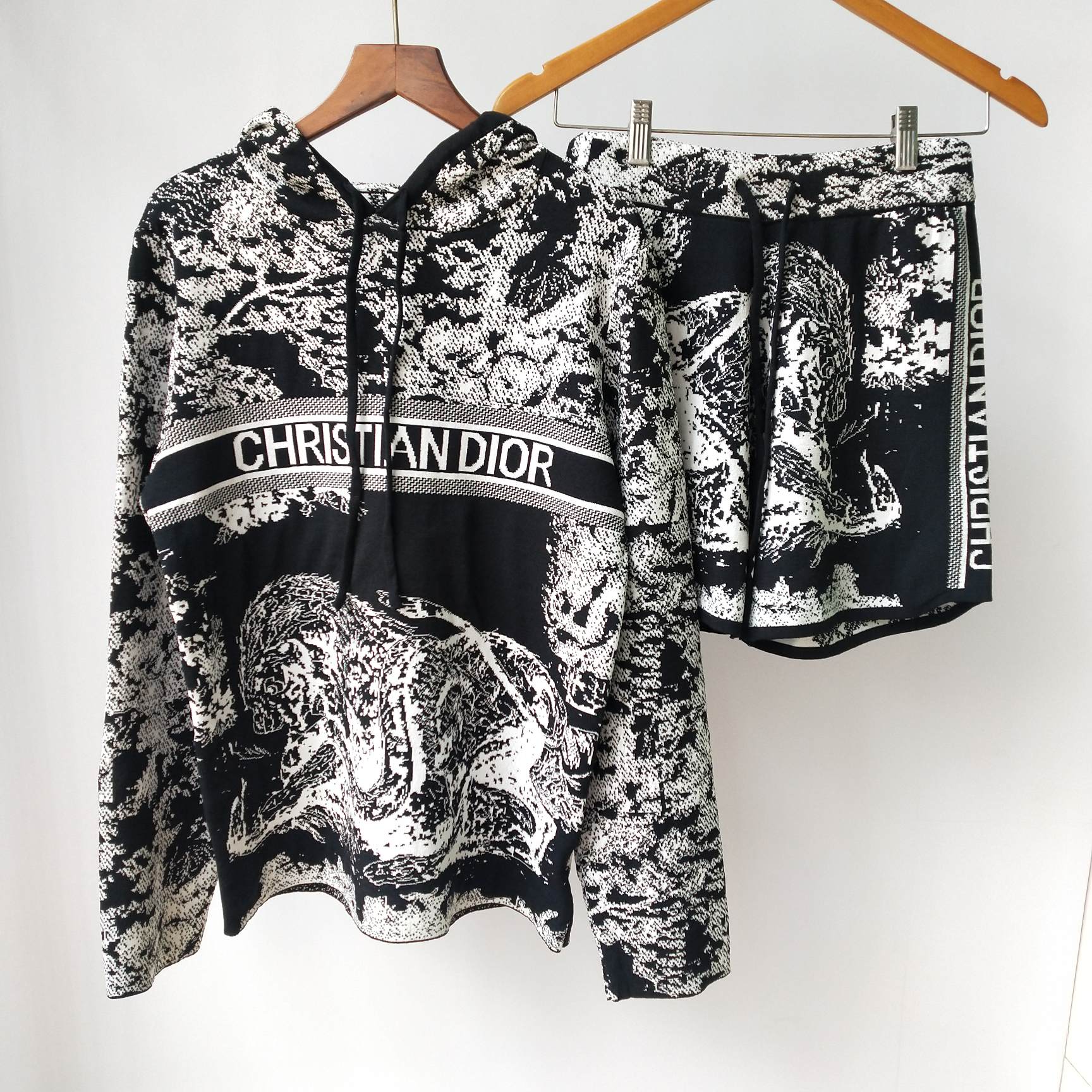 

Shipping Free 2021 Autumn Black Animal Print Women's Two Pieces Sets Brand Same Style Two Piece Dress DH388