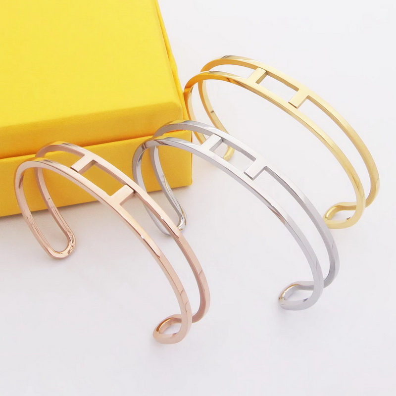 

Europe AmericaTop Designer Jewelry Lady Women Titanium Steel Hollow Out Engraved Letter 18K Gold Open Bangle Bracelet 3 Color