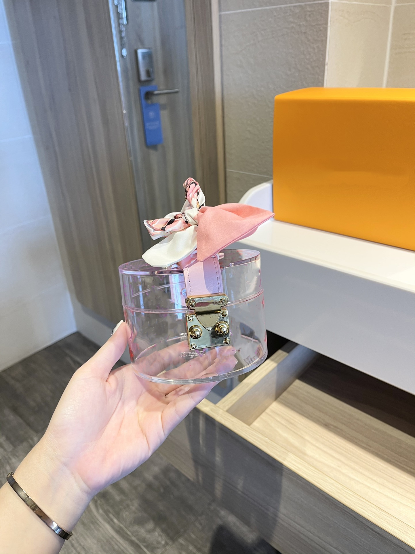 

new Luxur Designers bag jewelry makeup transparent plexiglass shiny metal decorative box PVC square box