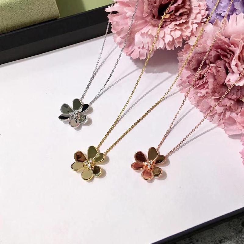 

Brand Pure 925 Sterling Silver Jewelry For Women 3 Leaf Flower Neckalce Pendant Luck Clover Sakura Wedding Party Necklace Chains