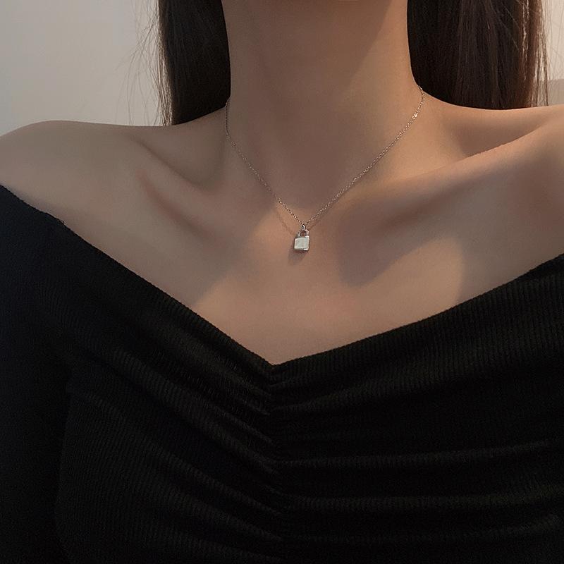 

Pendant Necklaces 2021 Korean Fashion Temperament Lock Head Necklace For Women Titanium Steel Personality Clavicle Chain