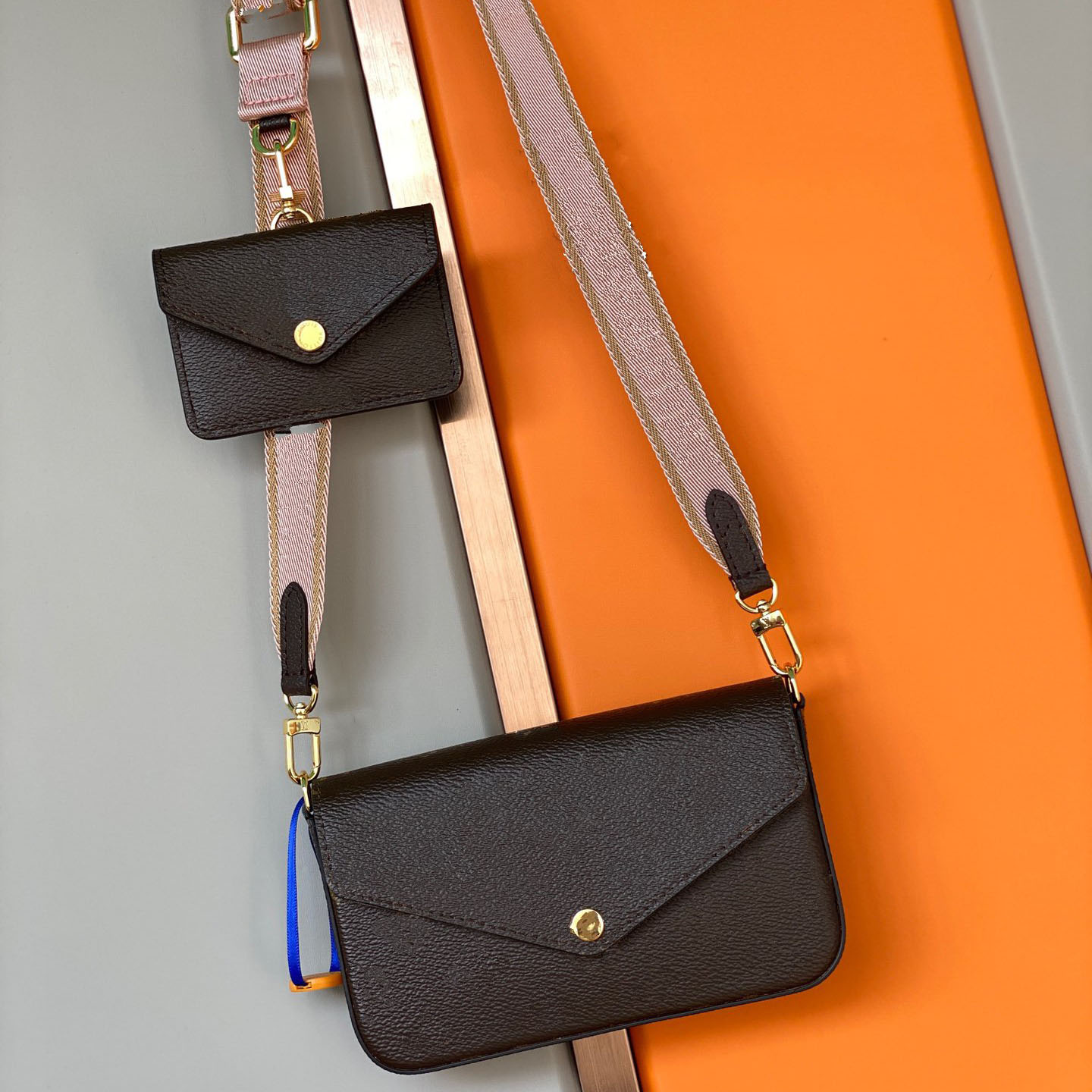 

Luxurys Designers Bags FELICIE STRAP & GO Crossbody Bag Wallet Leather Messenger, Green webbing