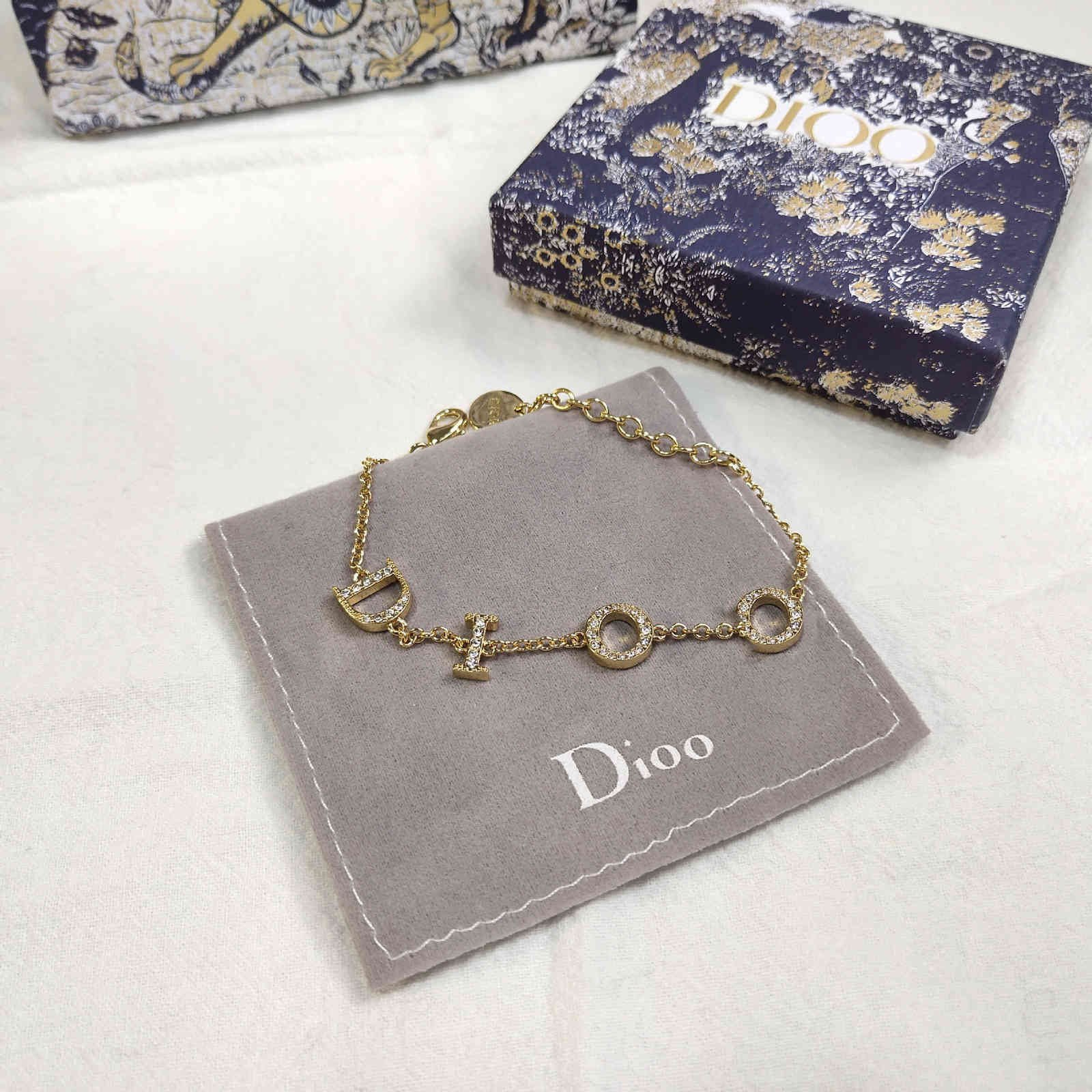 

D family new style bracelet letter Bracelet Diamond sweet and lovely piece fashion jewelry girl, Silver