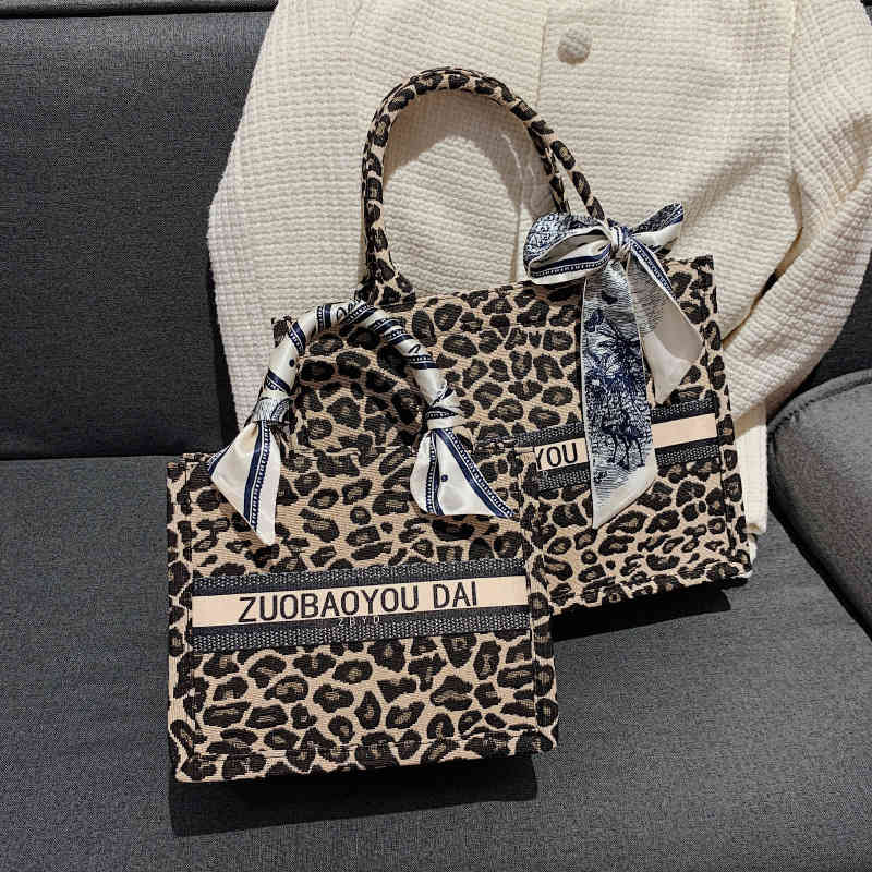 

2021 s Minority light luxury leopard print new old flower tote large capacity shopping women's one shoulder handbag, Khaki leopard trumpet