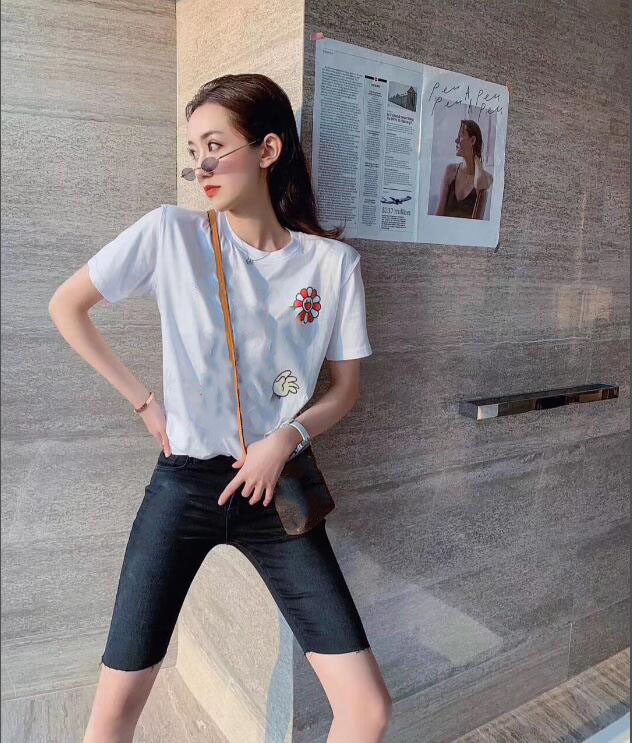 

2021 Women luxury T Shirt Fashion Men Casual Tees Man Clothing Street Designer Shorts Sleeve Tshirts, White