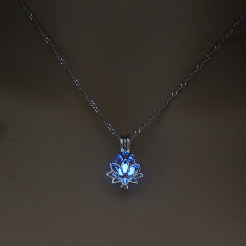 

Chokers Luminous Glowing In The Dark Moon Lotus Flower Shaped Pendant Necklace For Women Yoga Prayer Buddhism Jewelry
