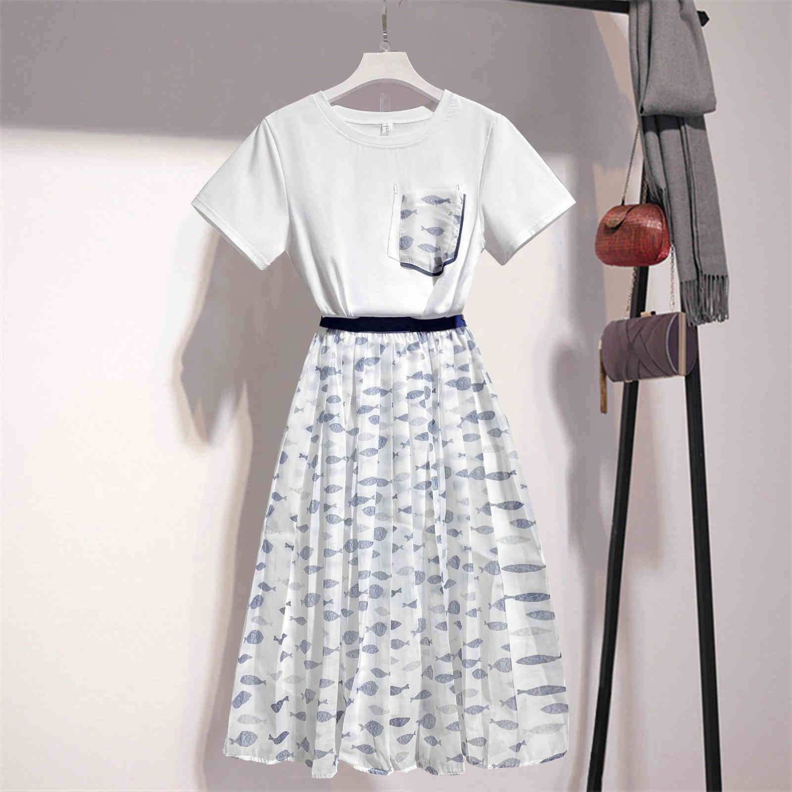 

Summer Women Two Piece Sets Elegant White Short Sleeve T-Shirt Top + High Waist Pleated Chiffon Long Skirt Suit 210518