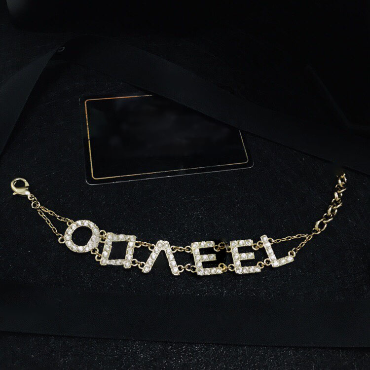 

Designer women bracelets letters golden jewelry fashion luxury accessories boutique have stamps with box 032109, White