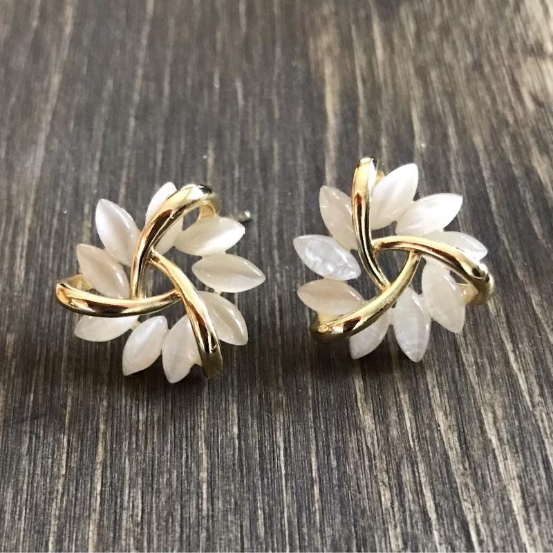 

Stud 2021 Korean Fashion Sun Flower Ear Jewelry Exquisite Copper Inlay Color Zircon Leaf Garland Women Earrings