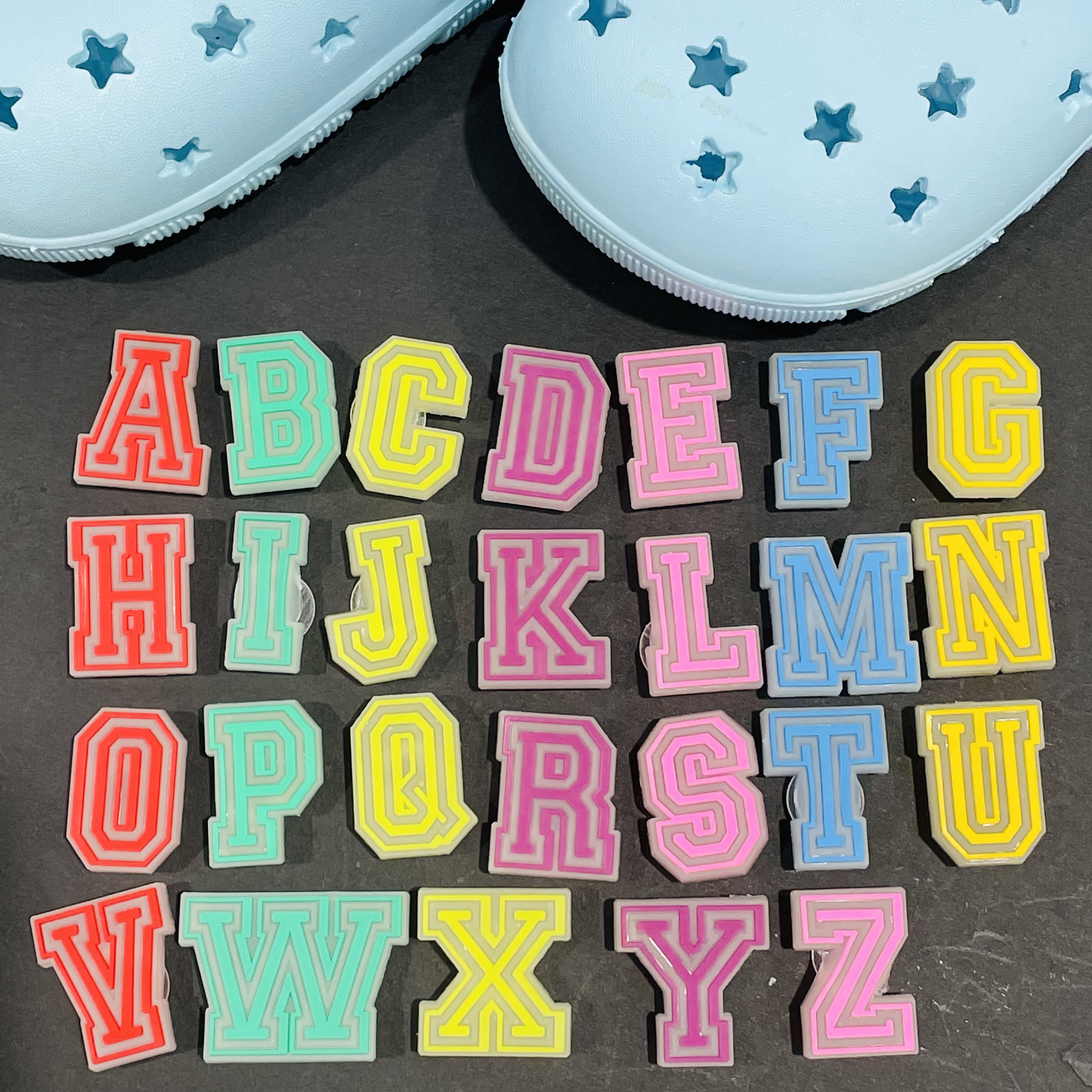 

52Pcs Color English Alphabet Letters Free Combination Name Shoe Charms Luminous Charm Garden Croc shoes Accessories Glowing Up in the dark J, White;pink