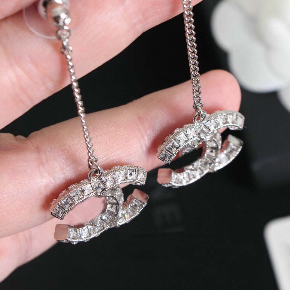 

2021 Fashion style Drop earring with crystal diamond and chain in platinum color for women wedding jewelry gift have box PS3106, Silver