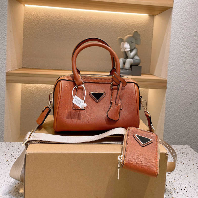 

Designer Bags Cross Body Handbags Totes Crossbody Bag Leather High-capacity Evening Party Shopping Business Occasions Two Colors with original box Size 21-13-11, White